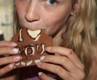 kinderfeestje chocoladeschilderijtje maken